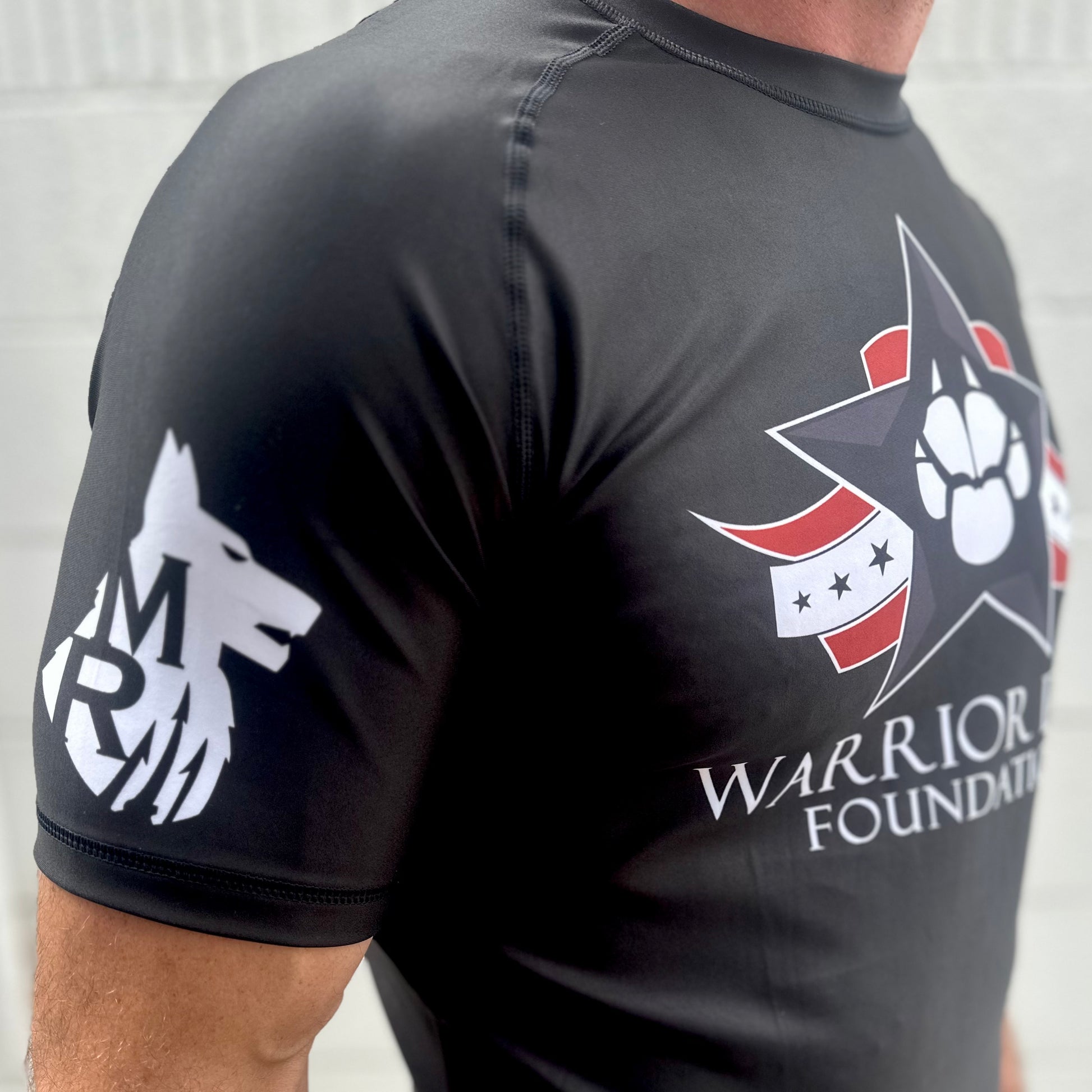 Warrior Dog Foundation Rashguard – Grappler With A Sign